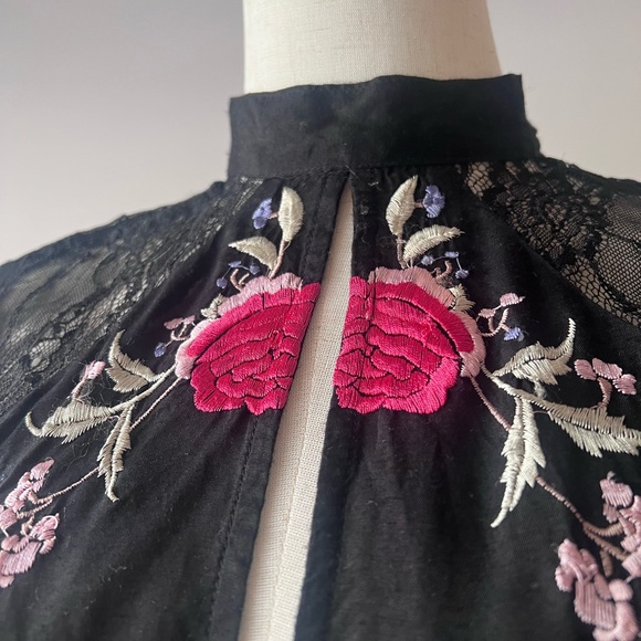 Floral Embroidered Black Lace Blouse - Picture 4 of 6